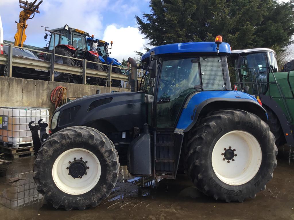 New Holland T7050