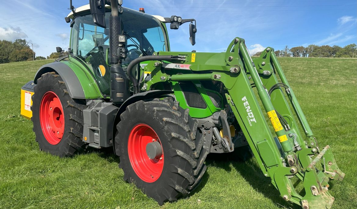 Fendt 516 S4 with Cargo Loader