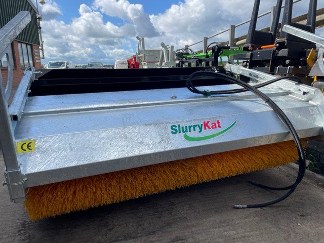 SlurryKat Sweeping Brushes